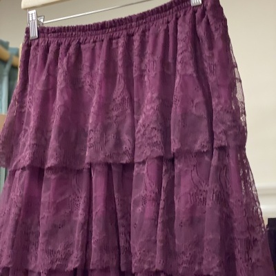 Saia HABLAR POR LOS CODOS roxa