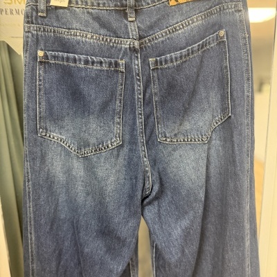 CALÇAS EL PISO ABAJO