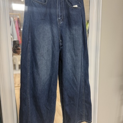 CALÇAS EL PISO ABAJO