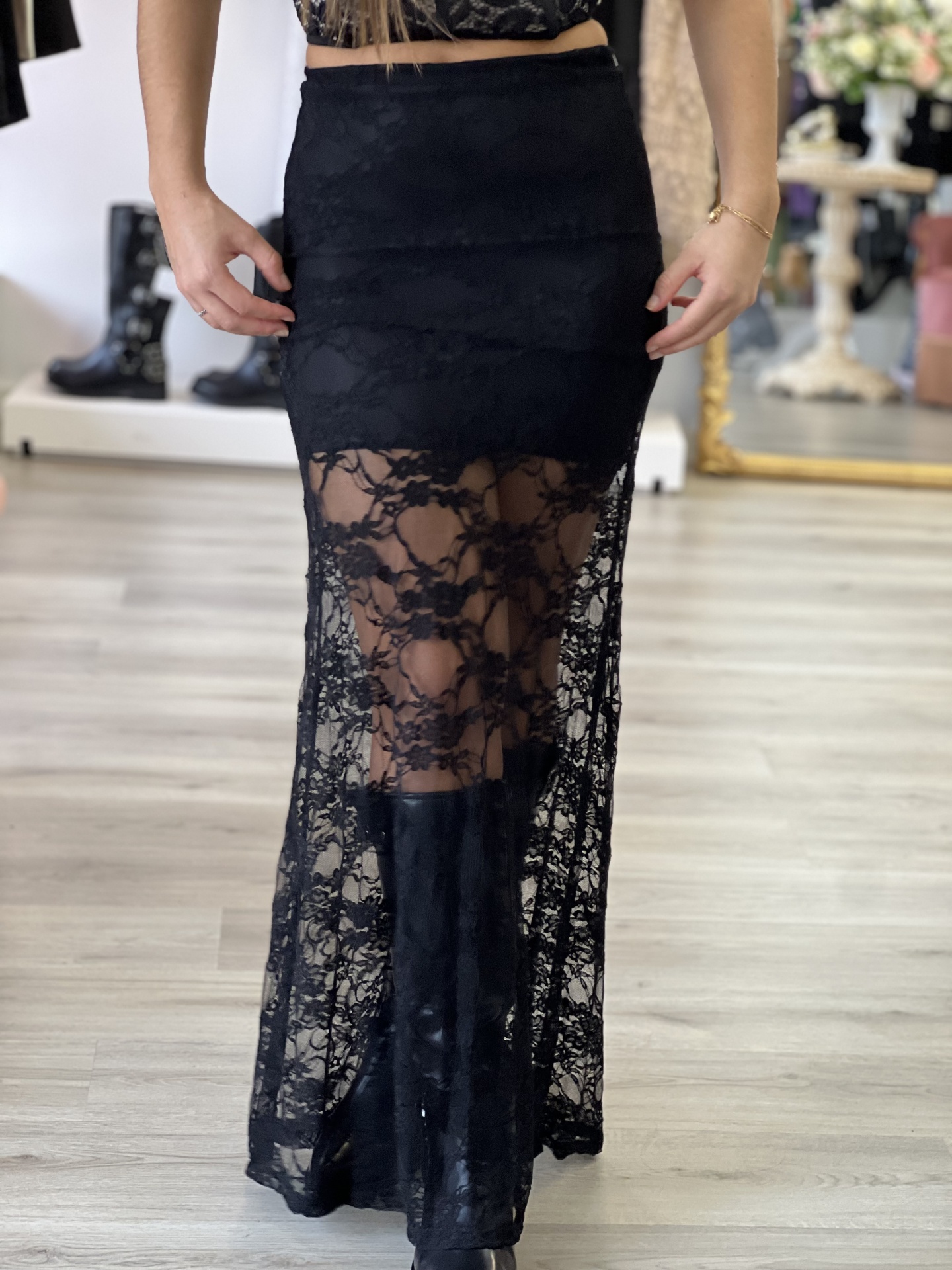 Saia de tulle com renda