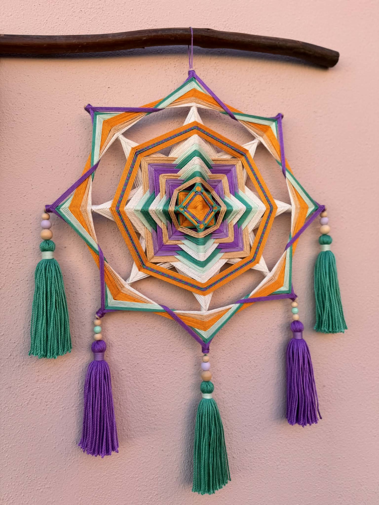 MANDALA 8 PONTAS - côr tons de verde, lilás, laranja