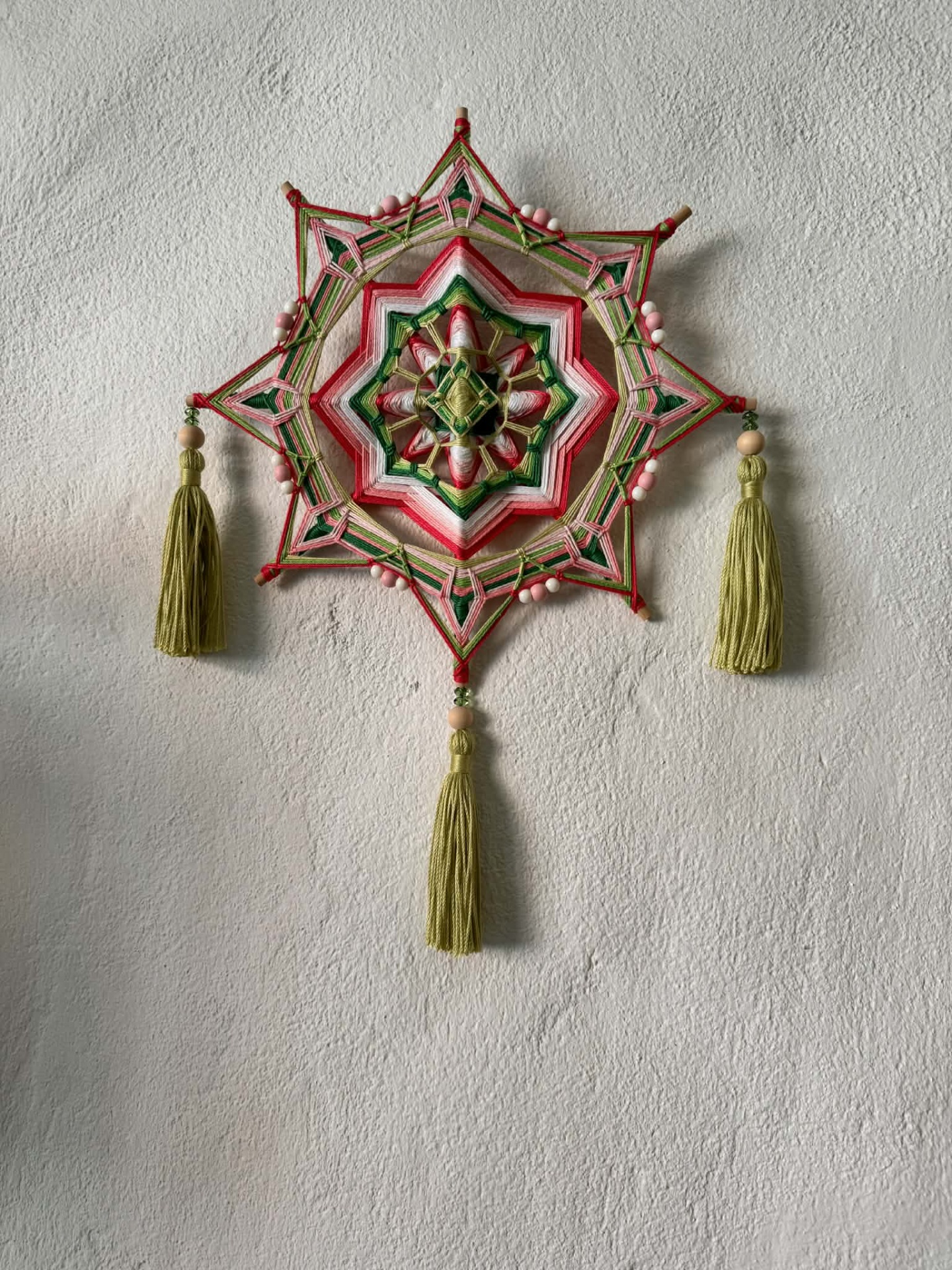 MANDALA 8 PONTAS - côr tons de verde e rosa