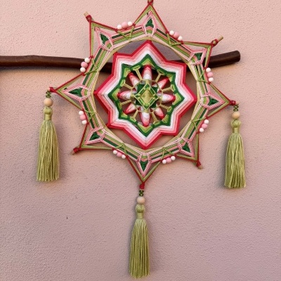 MANDALA 8 PONTAS - côr tons de verde e rosa