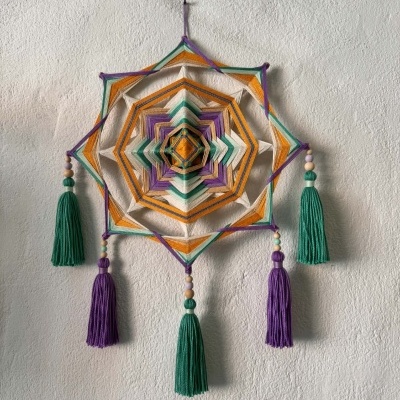 MANDALA 8 PONTAS - côr tons de verde, lilás, laranja