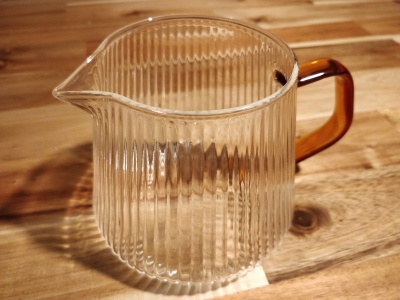 Jarro de vidro trabalhado