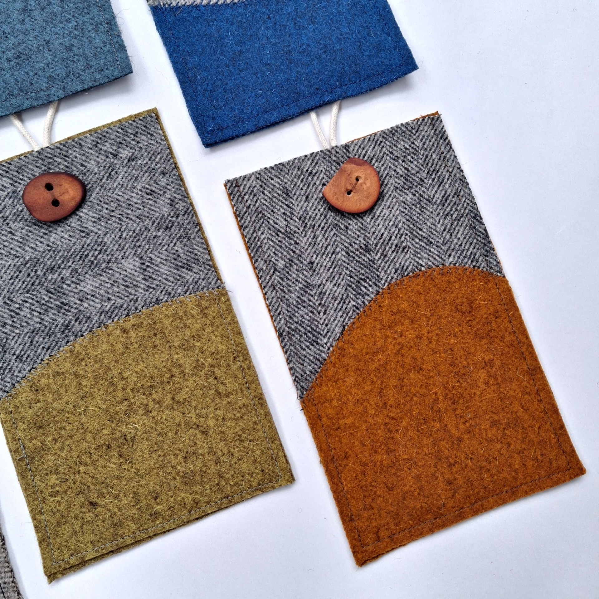 Bolsa para telemóvel em Burel espinhado + cor Bolsa para telemóvel em Burel espinhado + cor