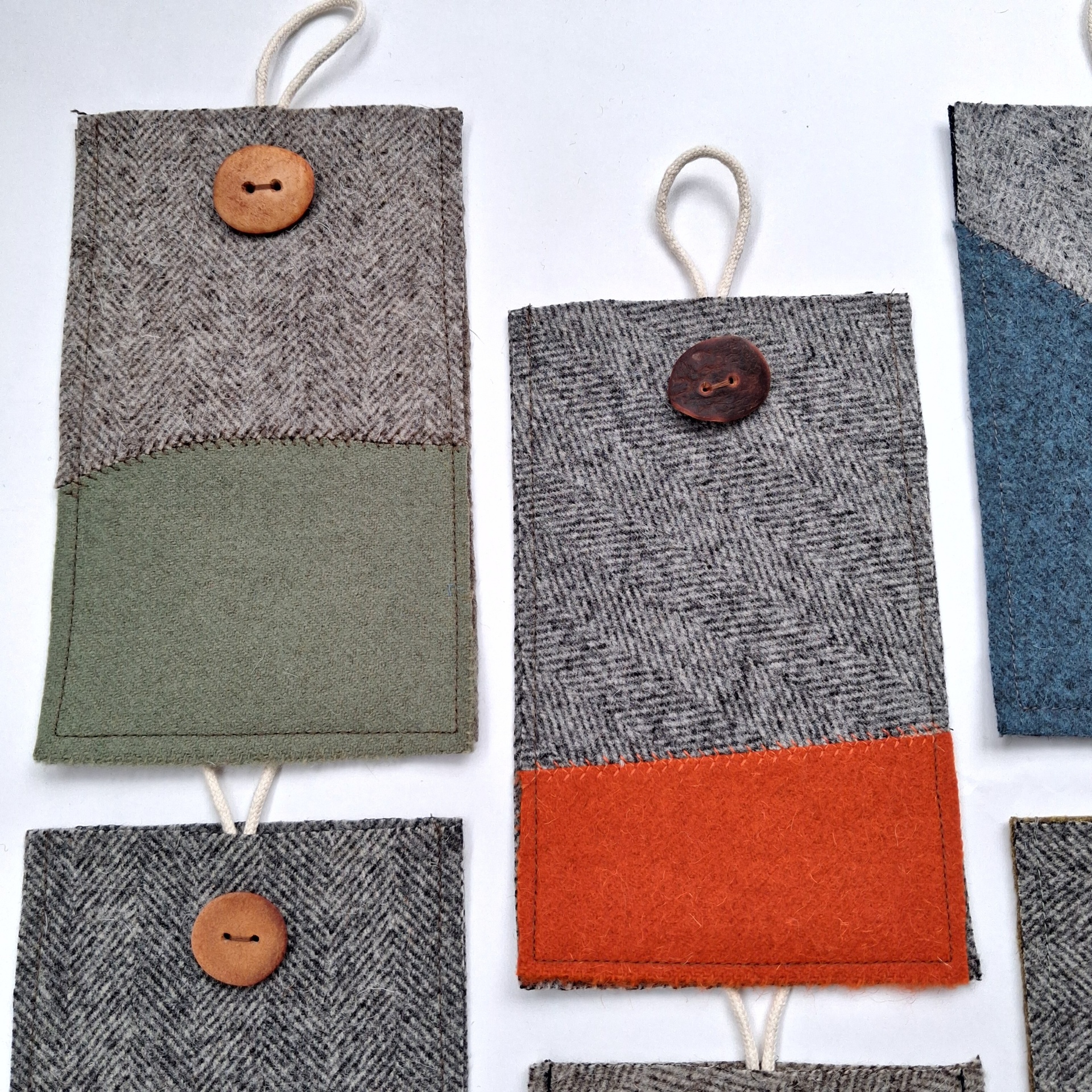 Bolsa para telemóvel em Burel espinhado + cor Bolsa para telemóvel em Burel espinhado + cor