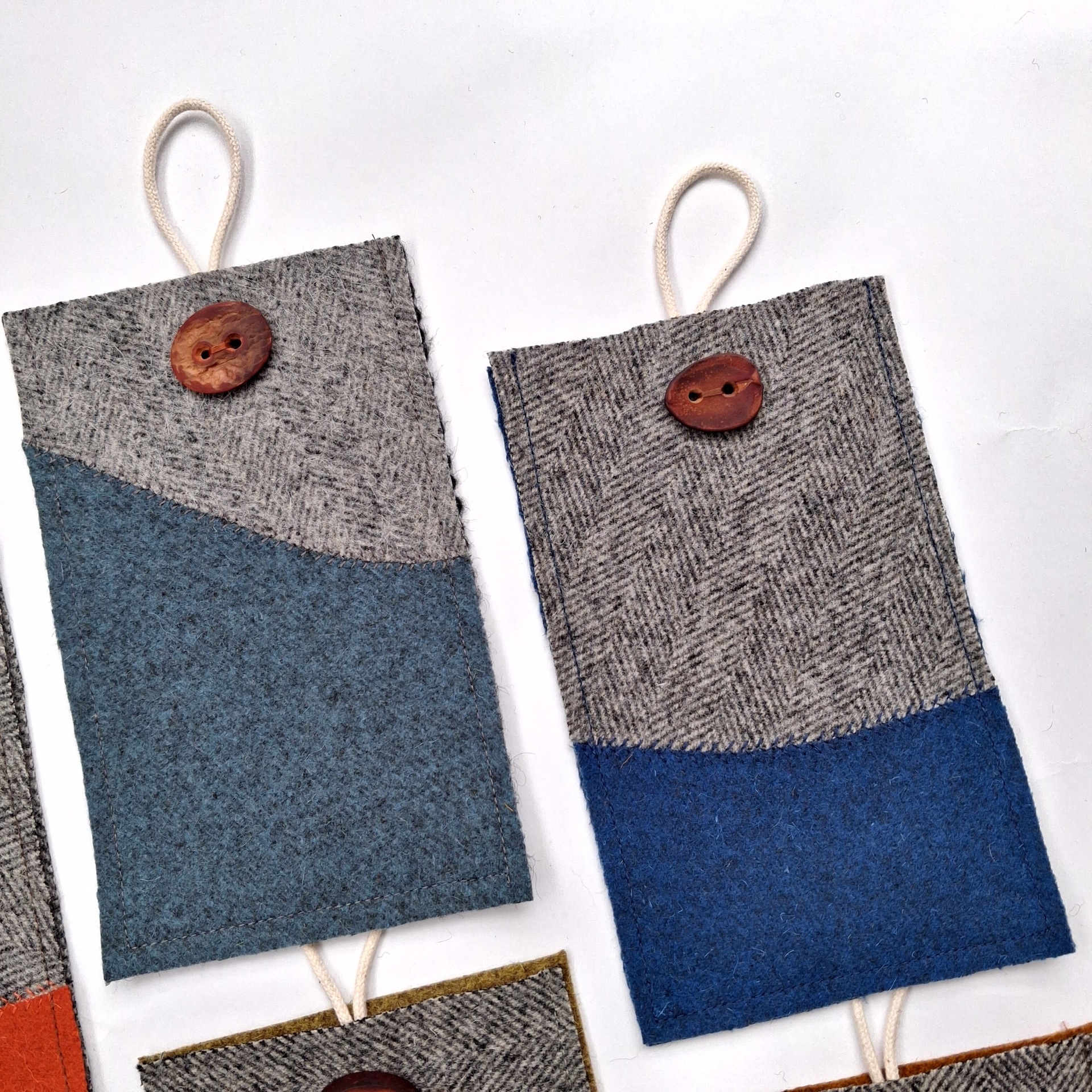 Bolsa para telemóvel em Burel espinhado + cor Bolsa para telemóvel em Burel espinhado + cor