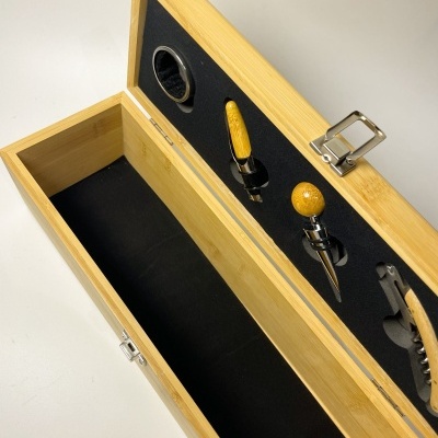 Caixa&#x20;de&#x20;Vinho&#x20;Personalizada&#x20;com&#x20;Acess&#x00F3;rios&#x20;em&#x20;Bambu