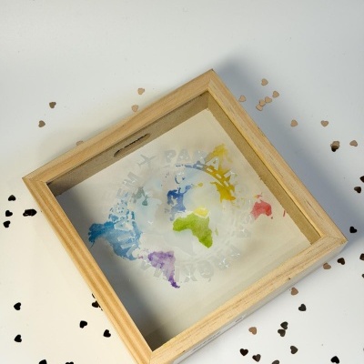 Mealheiro&#x20;&#x201C;Viagem&#x20;pelo&#x20;Mundo&#x201D;&#x20;&#x2013;&#x20;15x15&#x20;cm