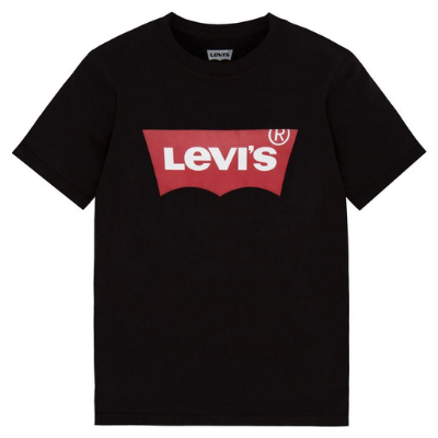 T-SHIRT BÁSICA PRETA FUNDO VERMELHO