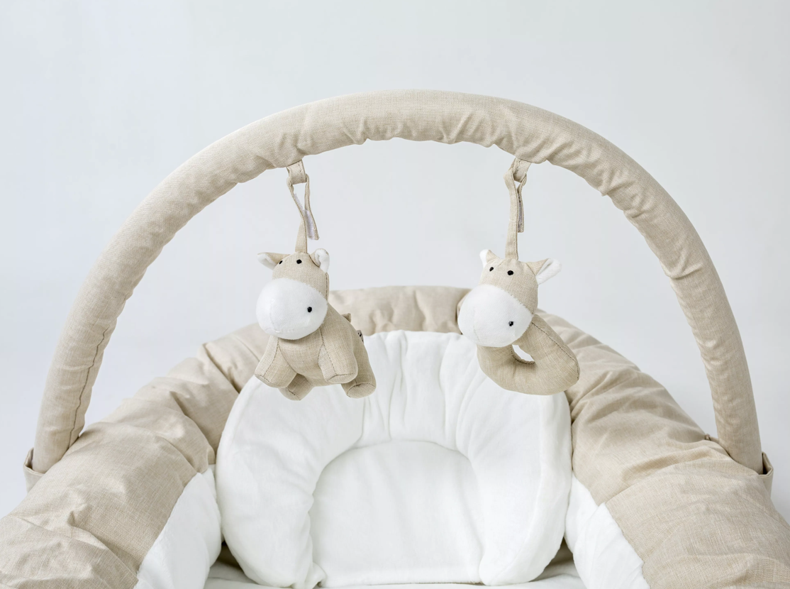 Ninho com Arco de Brinquedos Beje Onna