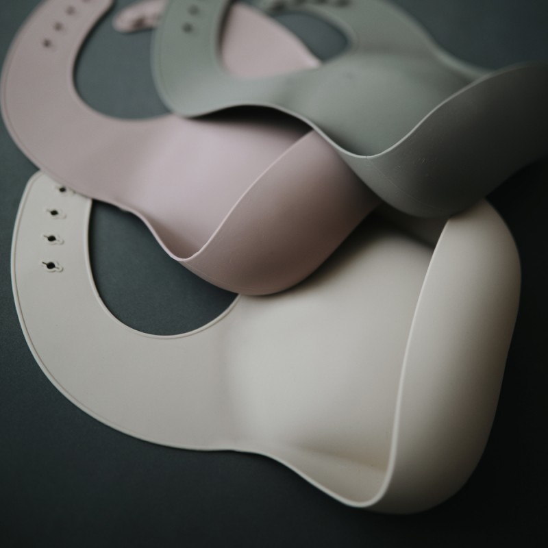 MUSHIE Babete Silicone Solid Cambridge Blue