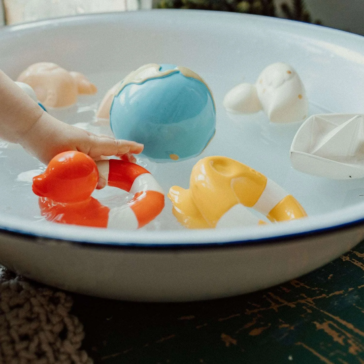 Oli & Carol Earthy the World Ball