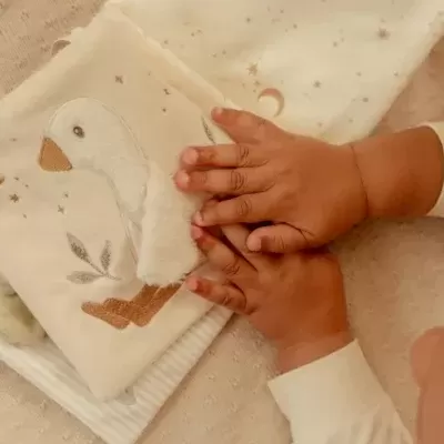 LITTLE DUTCH Livro Atividades Macio NewBorn Naturals