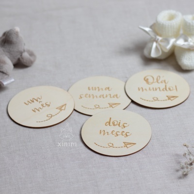 Milestones avião de papel