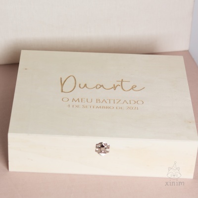 Caixa de batizado de madeira