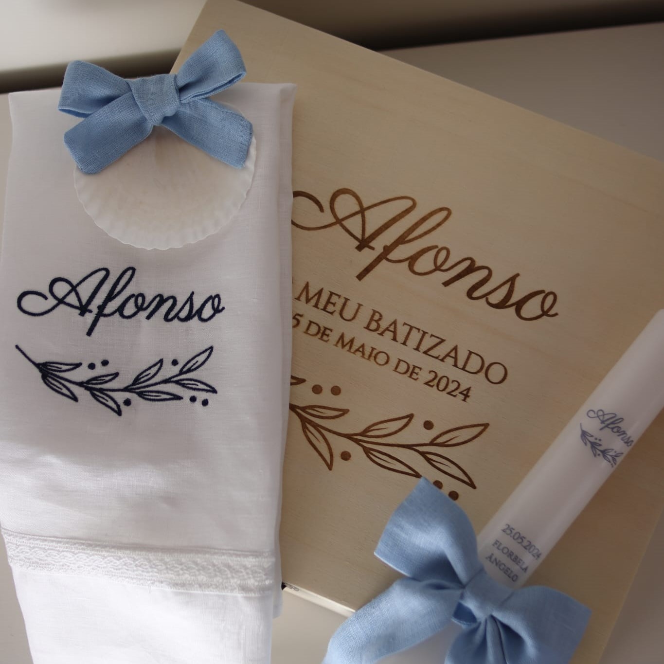 Conjunto de batizado - caixa clássica de madeira