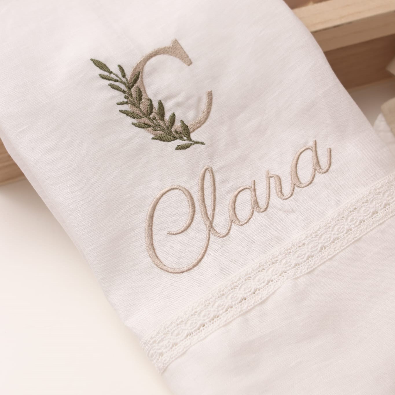 Toalha de batizado bordada