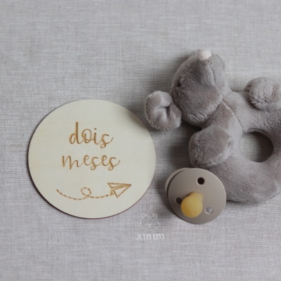 Milestones avião de papel