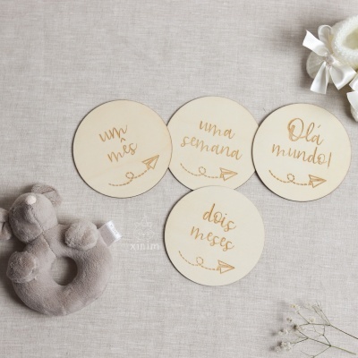 Milestones avião de papel