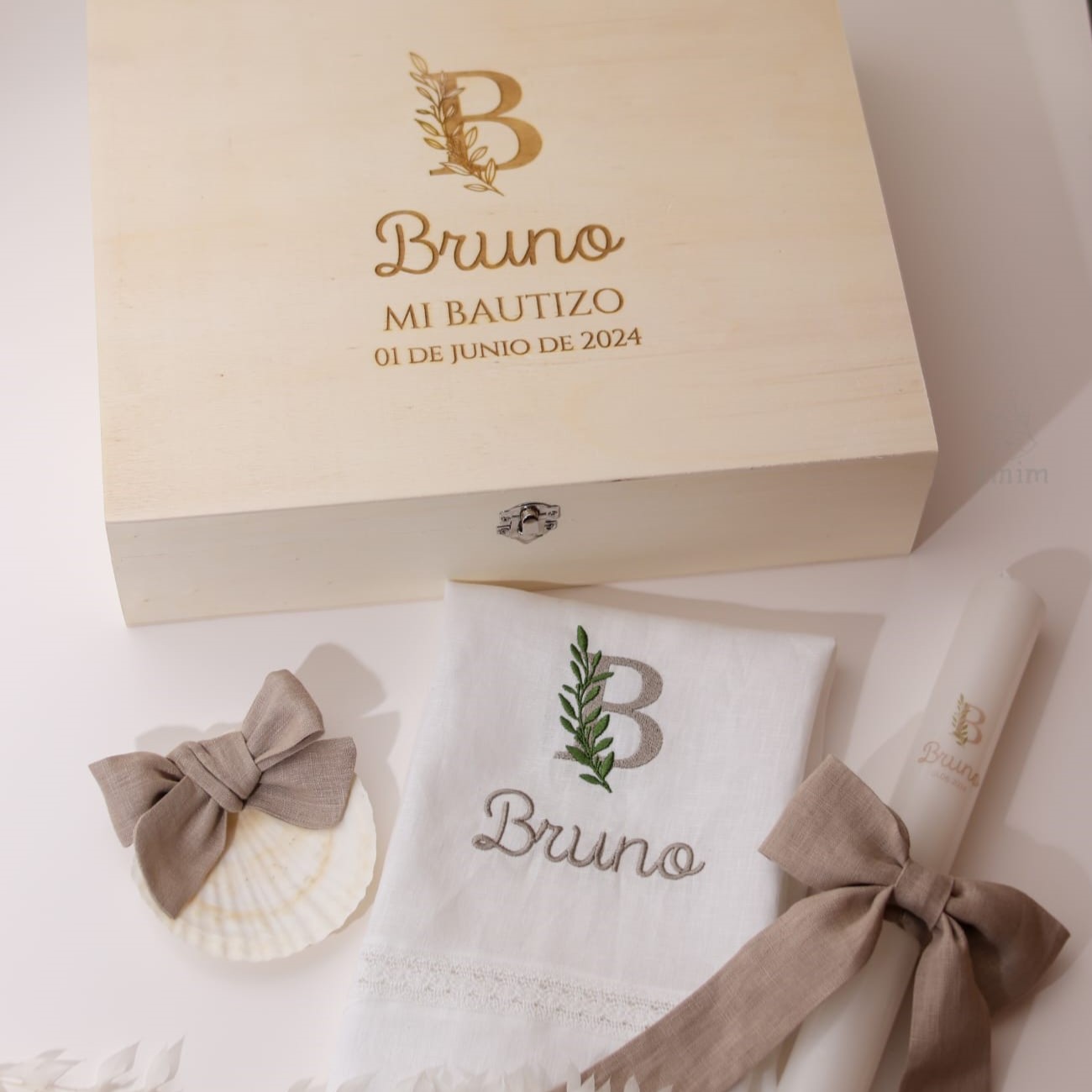 Conjunto de batizado - caixa clássica de madeira