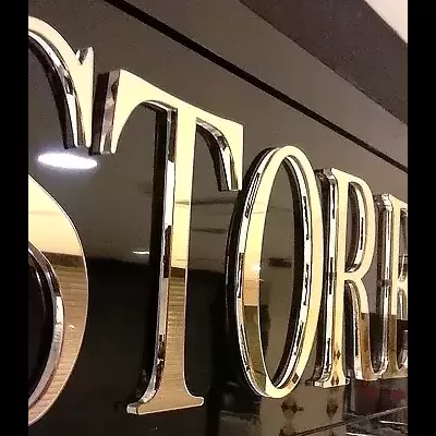 Letreiro de Acrílico Espelhado + Relevo Cristal Letreiro de Acrílico Espelhado + Relevo Cristal